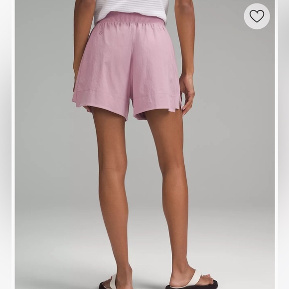 NWT Stretch Woven Relaxed-Fit High-Rise Short 4" / Rose Blush - Picture 3 of 5